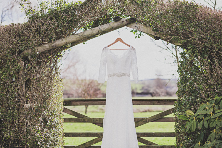 Pretty DIY Farm Wedding http://www.johnelphinstonestirling.com/