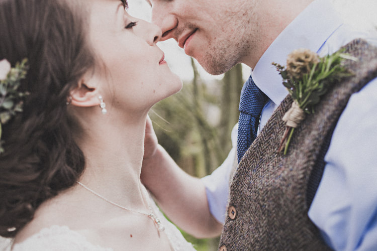 Pretty DIY Farm Wedding http://www.johnelphinstonestirling.com/