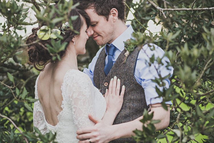 Pretty DIY Farm Wedding http://www.johnelphinstonestirling.com/