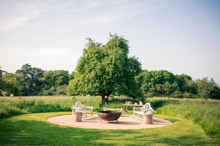 Romantic Coral Summer Wedding http://www.ljm-photography.co.uk/