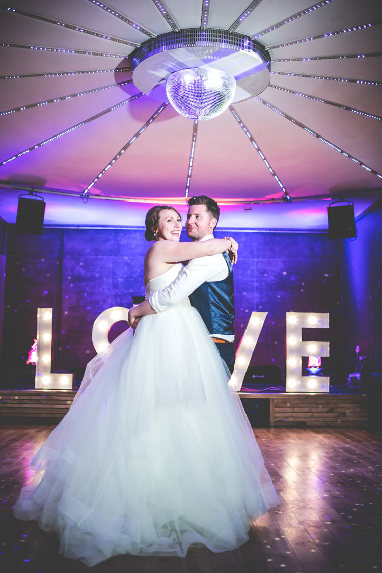 Romantic Coral Summer Wedding http://www.ljm-photography.co.uk/