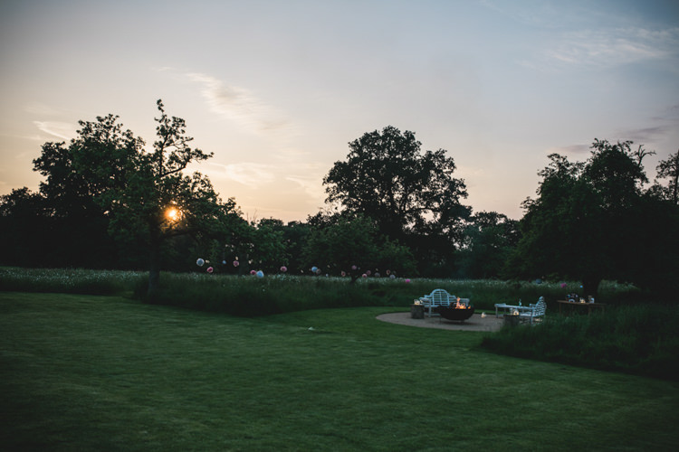 Romantic Coral Summer Wedding http://www.ljm-photography.co.uk/