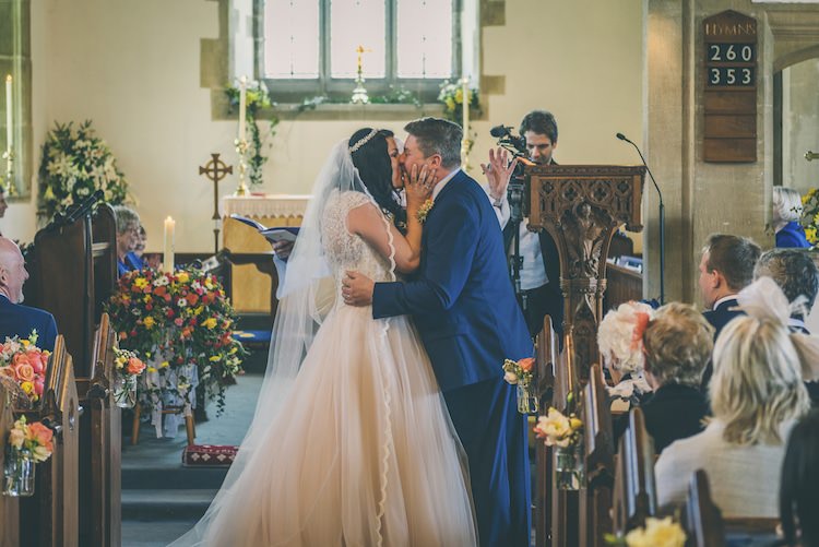 Eclectic Colour Pop Barn Wedding http://www.robtarren.co.uk/