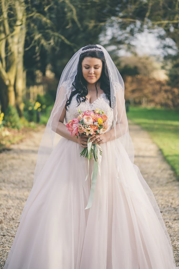 Eclectic Colour Pop Barn Wedding http://www.robtarren.co.uk/