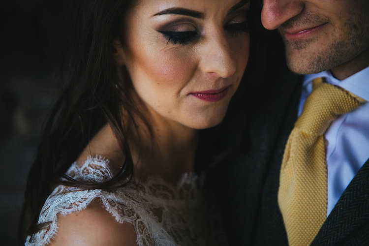 Make Up Smokey Eye Bride Bridal Red Lip Vintage Sports Rustic Yellow Barn Wedding http://www.redonblonde.com/