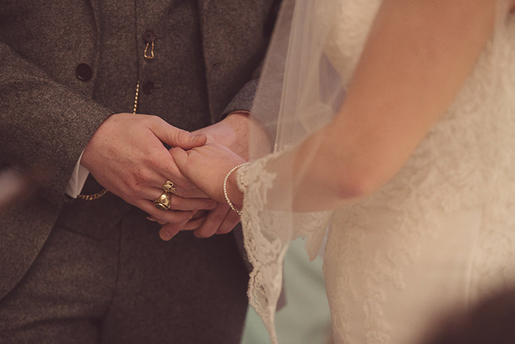 Quirky Rustic Natural Winter Wedding http://www.rebeccadouglas.co.uk/