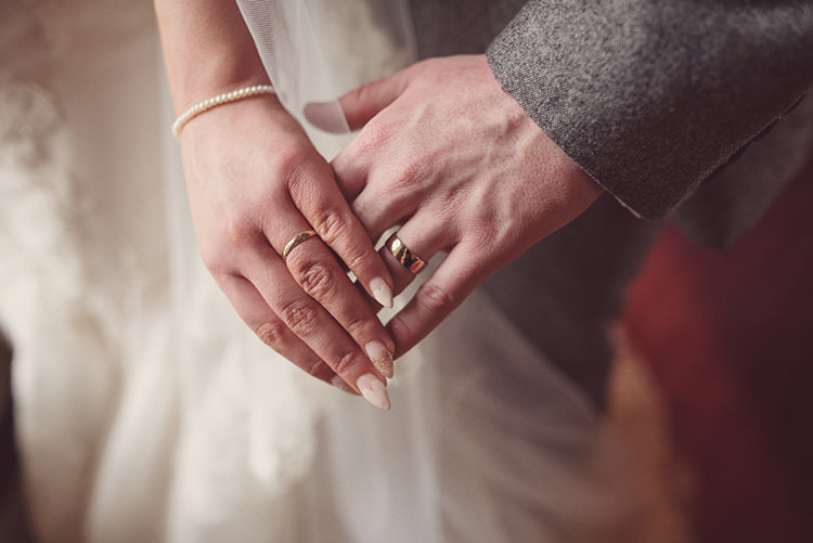 Heart Pointed Nails Bride Bridal Quirky Rustic Natural Winter Wedding http://www.rebeccadouglas.co.uk/