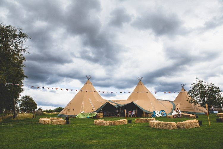 Rustic Tipi Farm Wedding http://aniaames.co.uk/