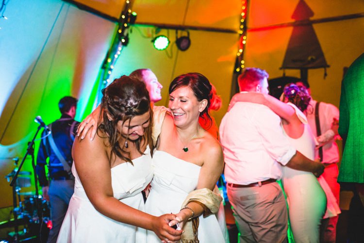 Rustic Tipi Farm Wedding http://aniaames.co.uk/