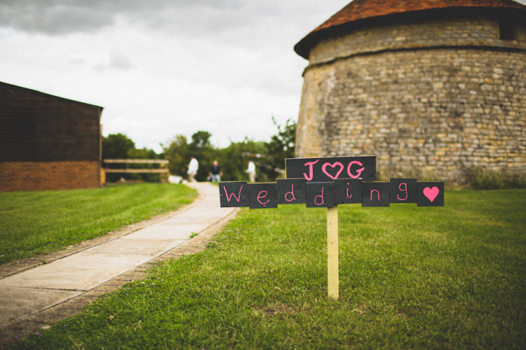 Black Board Chalk Sign Post Rustic Tipi Farm Wedding http://aniaames.co.uk/