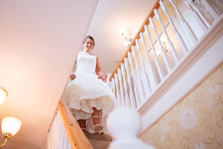 Peaches Mint Stylish Floral Wedding http://www.sarahleggephotography.co.uk/