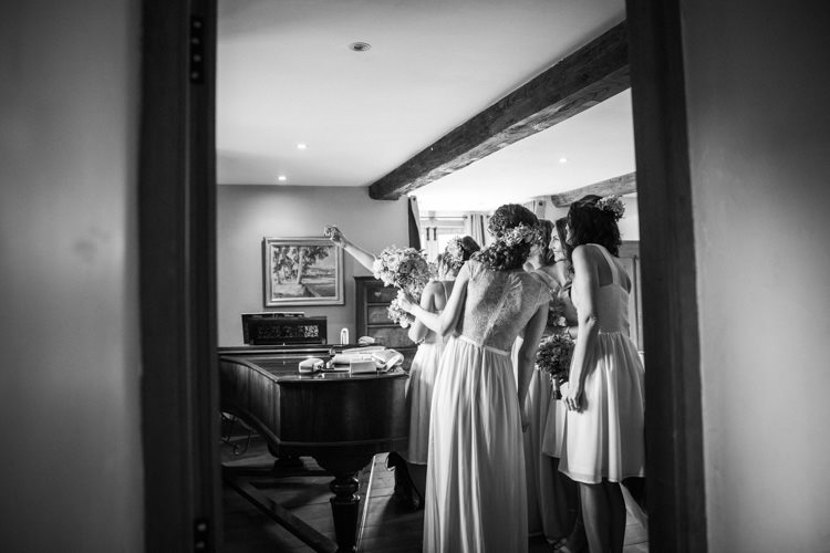 Peaches Mint Stylish Floral Wedding http://www.sarahleggephotography.co.uk/