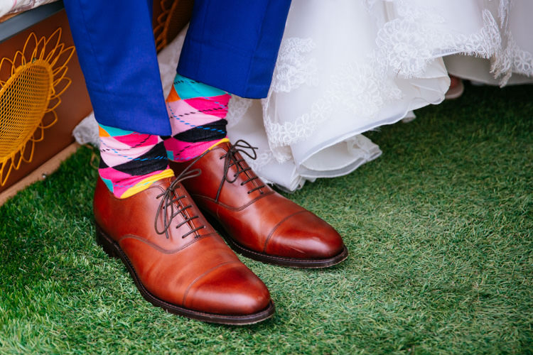 Peaches Mint Stylish Floral Wedding http://www.sarahleggephotography.co.uk/