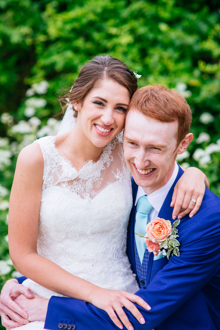 Peaches Mint Stylish Floral Wedding http://www.sarahleggephotography.co.uk/