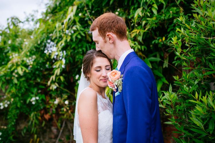 Peaches Mint Stylish Floral Wedding http://www.sarahleggephotography.co.uk/