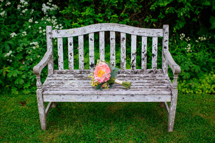 Peaches Mint Stylish Floral Wedding http://www.sarahleggephotography.co.uk/