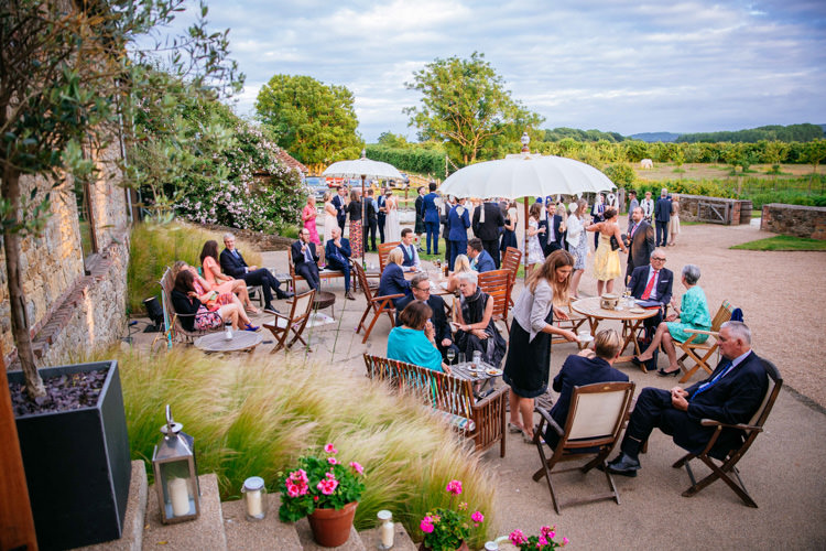 Peaches Mint Stylish Floral Wedding http://www.sarahleggephotography.co.uk/