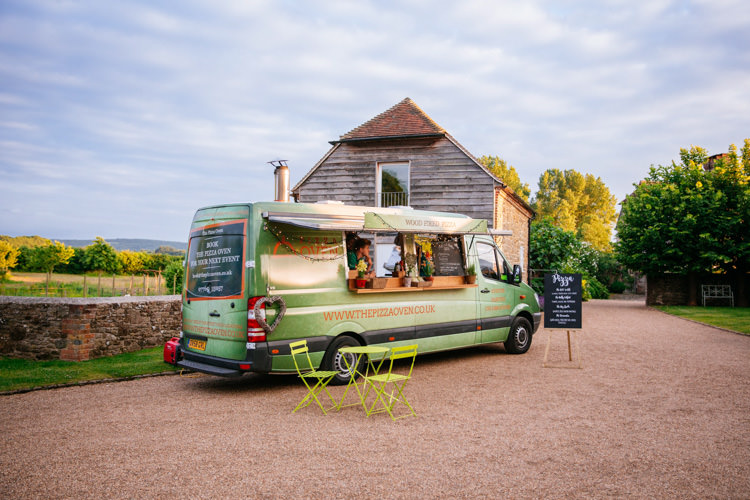 Peaches Mint Stylish Floral Wedding http://www.sarahleggephotography.co.uk/