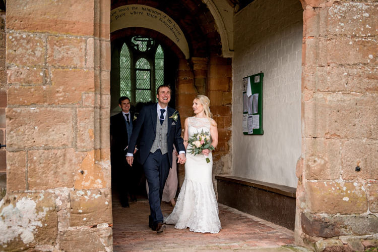 Natural Pretty Pale Pink Wedding http://www.lisacarpenterphotos.com/