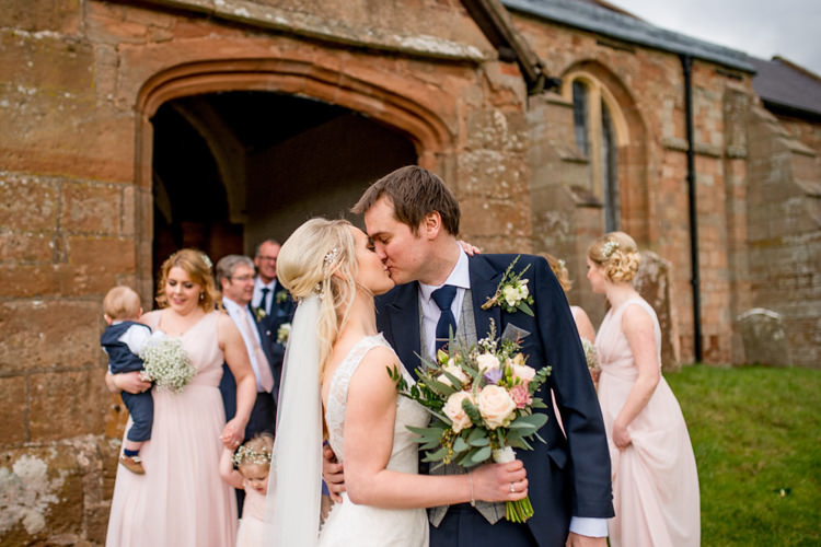 Natural Pretty Pale Pink Wedding http://www.lisacarpenterphotos.com/