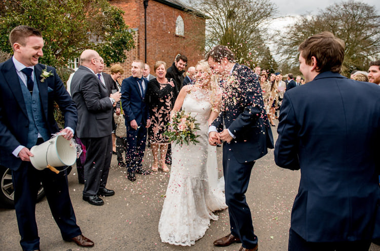 Natural Pretty Pale Pink Wedding http://www.lisacarpenterphotos.com/