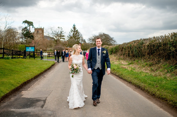 Natural Pretty Pale Pink Wedding http://www.lisacarpenterphotos.com/