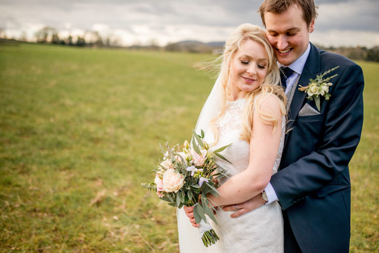 Natural Pretty Pale Pink Wedding http://www.lisacarpenterphotos.com/