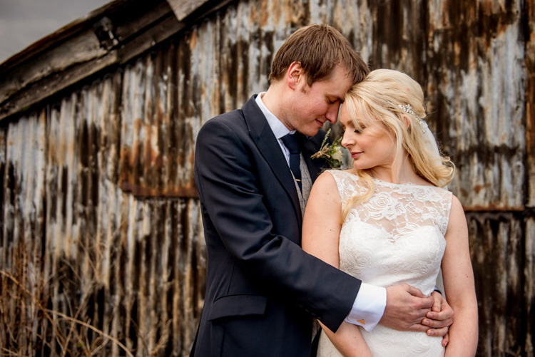 Natural Pretty Pale Pink Wedding http://www.lisacarpenterphotos.com/
