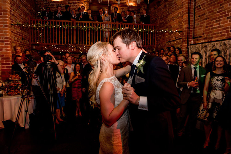 Natural Pretty Pale Pink Wedding http://www.lisacarpenterphotos.com/