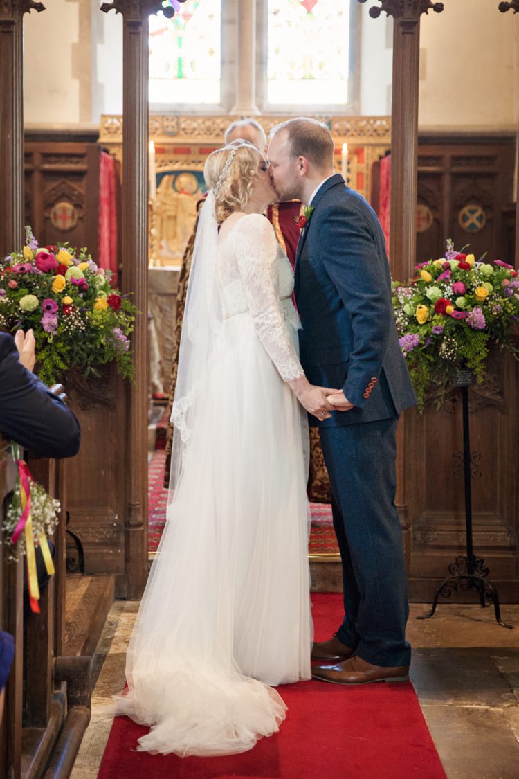 Fresh Spring Country Wedding http://kerryannduffy.com/