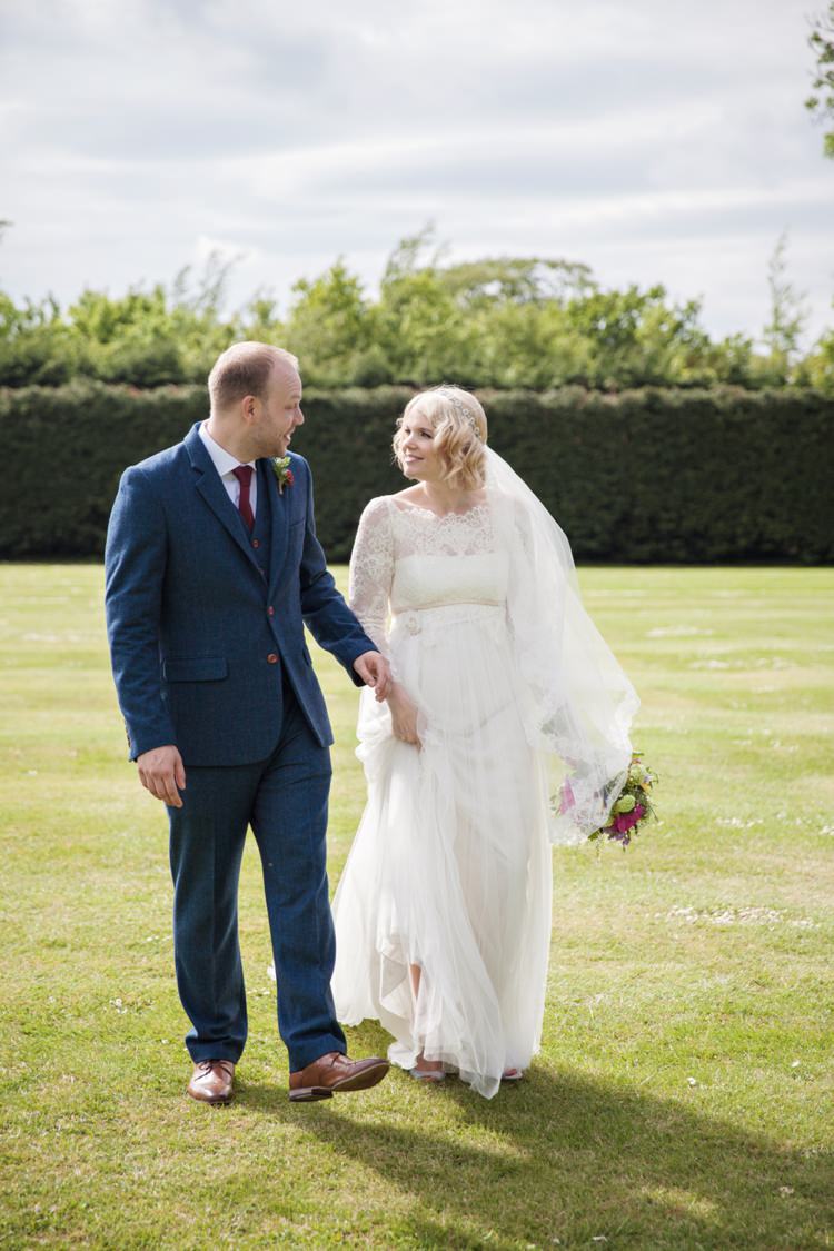 Fresh Spring Country Wedding http://kerryannduffy.com/