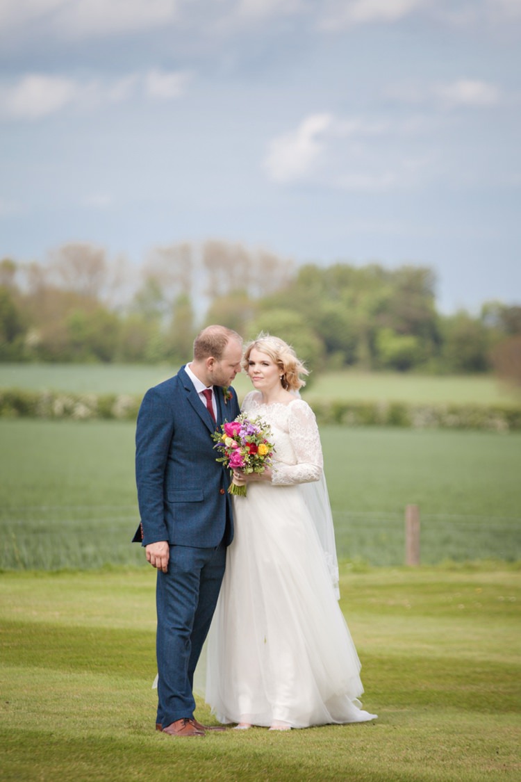 Fresh Spring Country Wedding http://kerryannduffy.com/