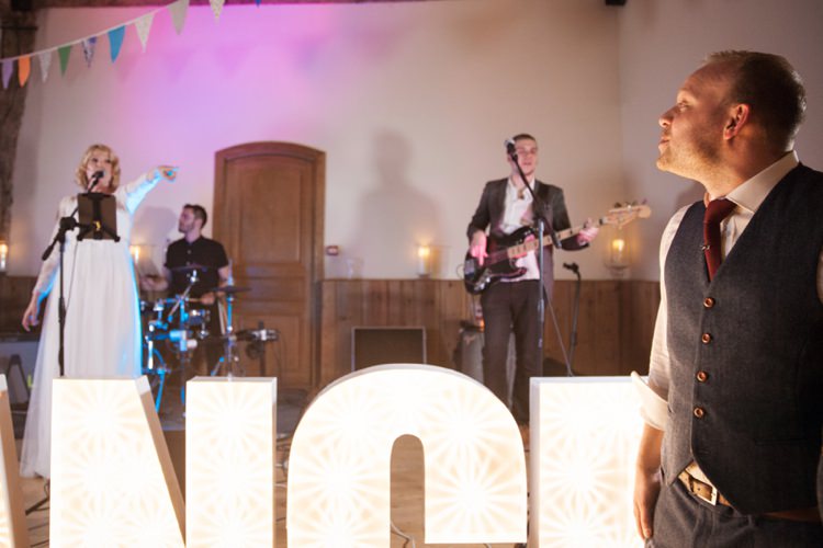 Fresh Spring Country Wedding http://kerryannduffy.com/