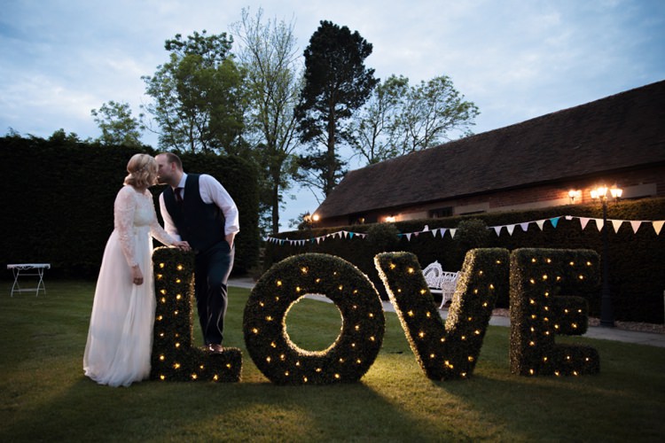 Fresh Spring Country Wedding http://kerryannduffy.com/