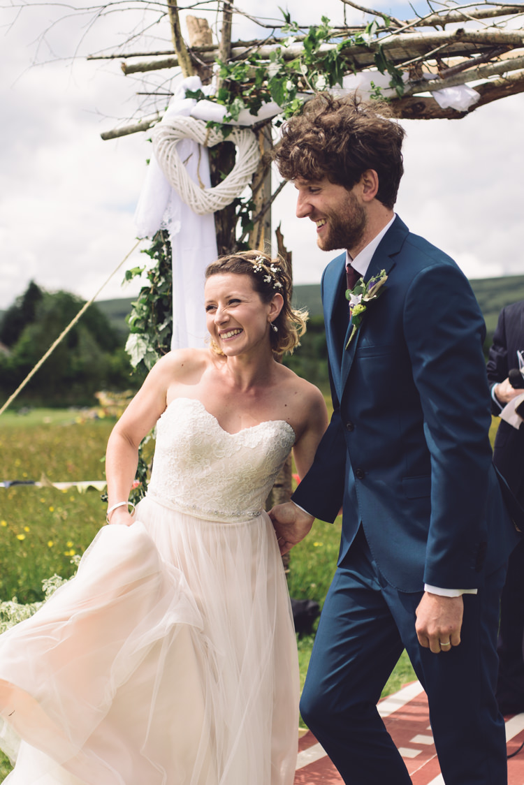 Outdoor Countryside Fair Wedding http://www.jennawoodward.com/