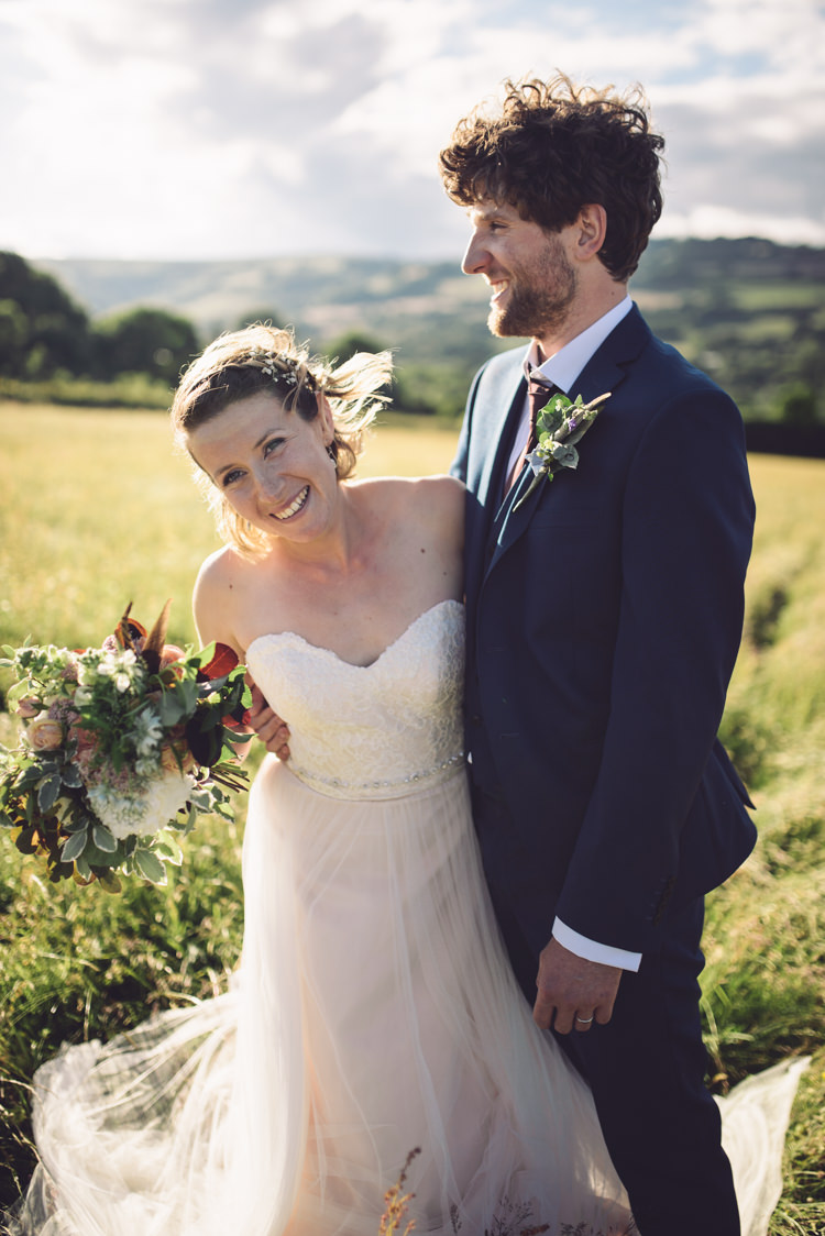 Outdoor Countryside Fair Wedding http://www.jennawoodward.com/