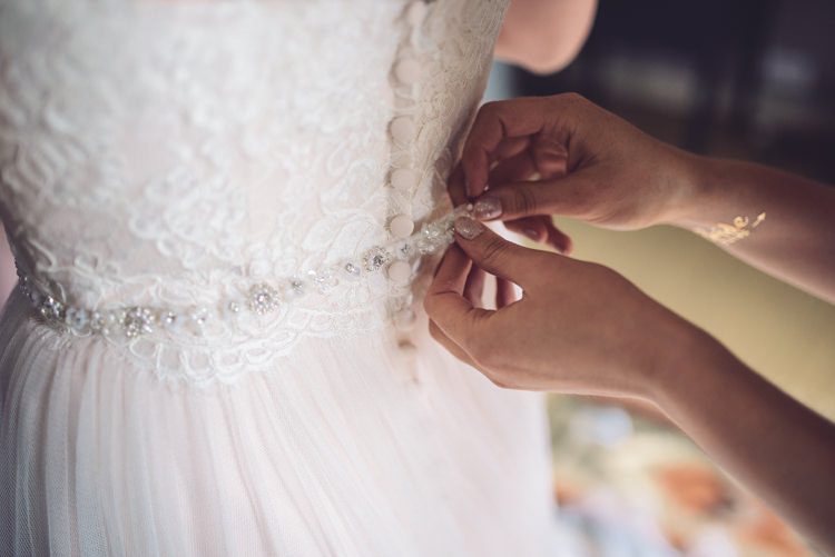 Belt Bride Bridal Accessory Outdoor Countryside Fair Wedding http://www.jennawoodward.com/