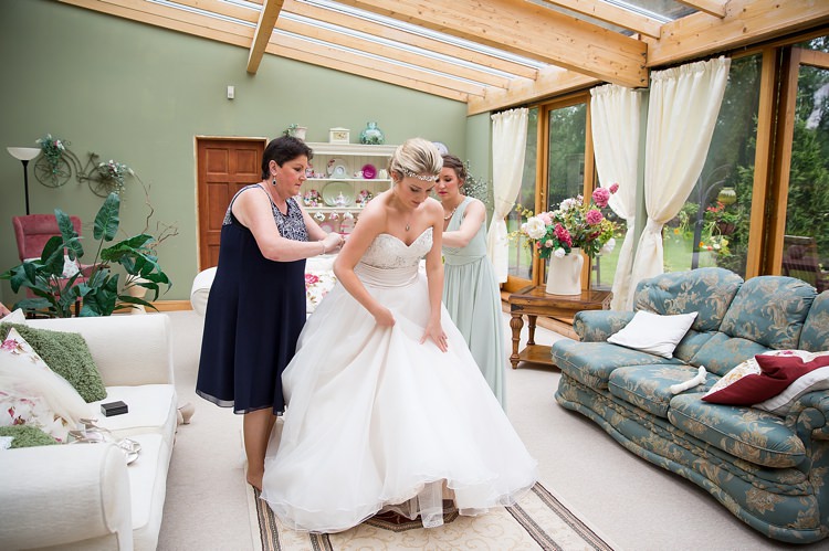 Pretty Relaxed Countryside Wedding http://katherineashdown.co.uk/