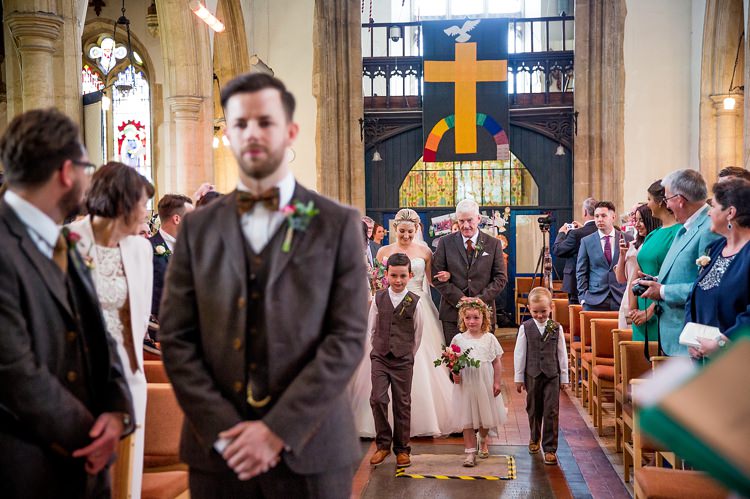 Pretty Relaxed Countryside Wedding http://katherineashdown.co.uk/