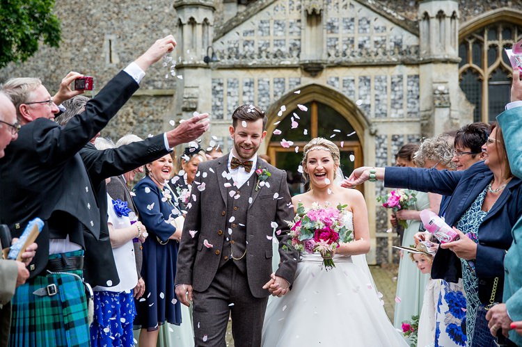 Confetti Throw Pretty Relaxed Countryside Wedding http://katherineashdown.co.uk/