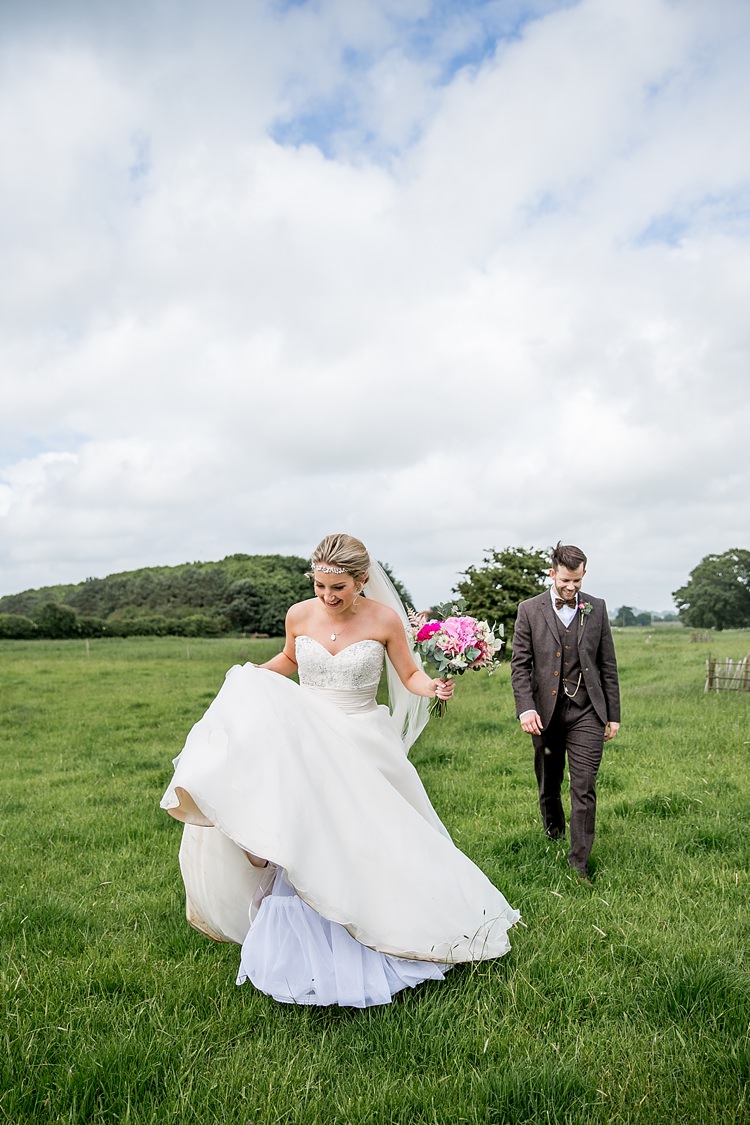 Pretty Relaxed Countryside Wedding http://katherineashdown.co.uk/
