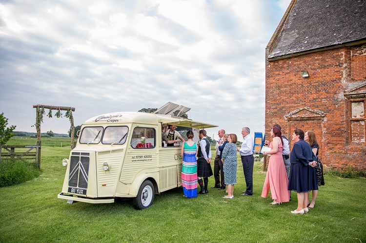 Pretty Relaxed Countryside Wedding http://katherineashdown.co.uk/