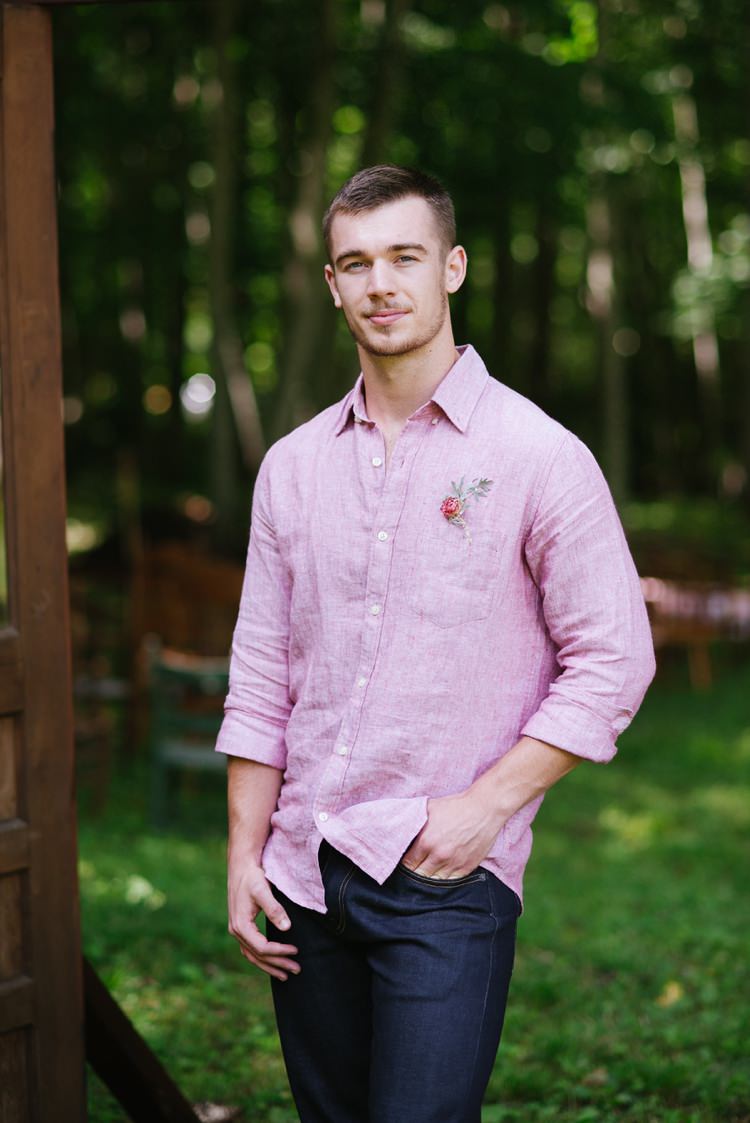Groom Pink Shirt Dark Jeans Floral Buttonhole Facial Hair Style Rustic Woodsy Wedding North Carolina http://abbyleighanne.com/