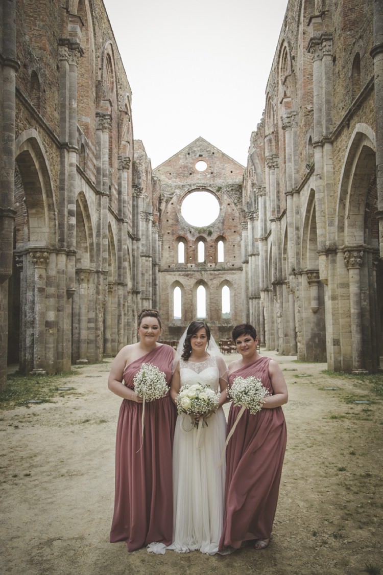 Outdoor Ceremony Bride Lace Sleeveless Bridal Gown Loose Curls Veil Bouquet Cream Roses Gypsophila Bridesmaids Rose One Shoulder Dresses Bouquets Atmospheric Abbey Tuscany Wedding http://www.angelicabraccini.com/