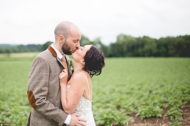 Hand Made Rustic White Wedding http://www.sarahhortonphotography.co.uk/