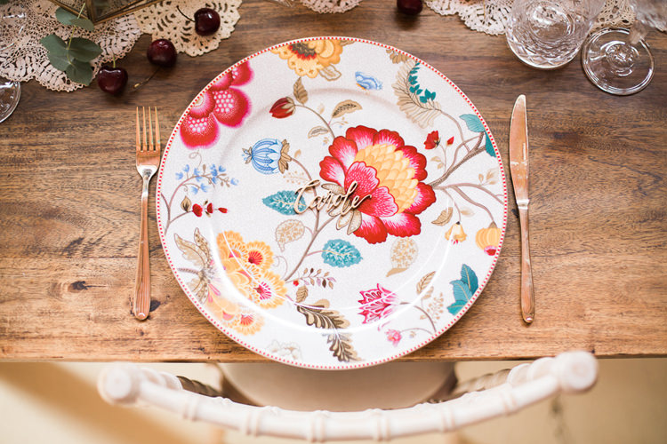 Floral Plate Decor Fine Art Bohemian Luxe Wedding Ideas http://jessicadaviesphotography.co.uk/