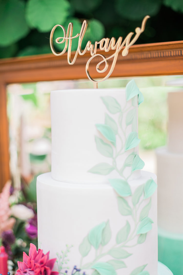 Foliage Flower Cake Gold Topper Fine Art Bohemian Luxe Wedding Ideas http://jessicadaviesphotography.co.uk/