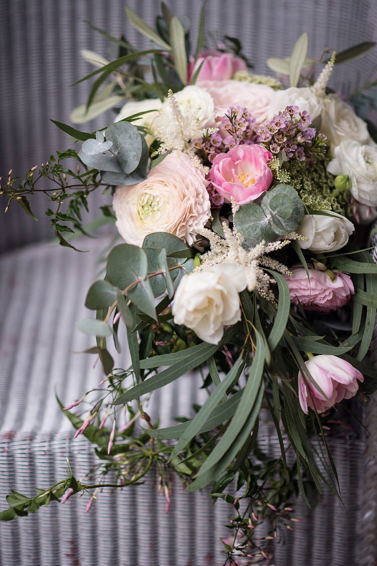 Bouquet Flowers Bride Bridal Spring Pink Tulip Ranunculus Stylish Floral Barn Wedding http://www.sarareeve.com/