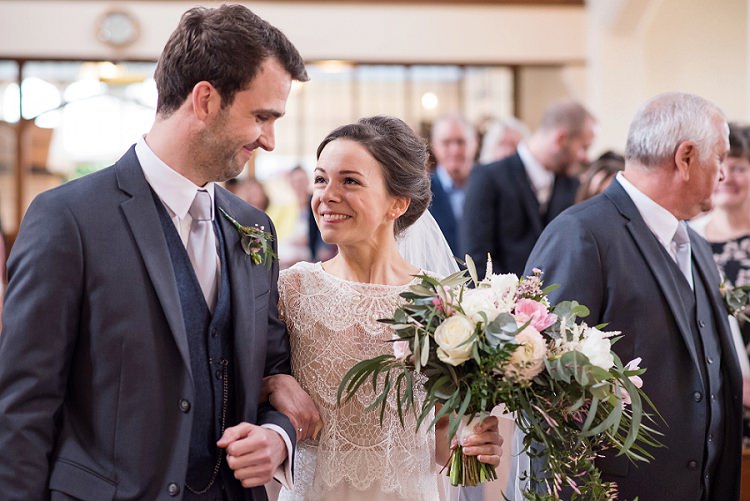Stylish Floral Barn Wedding http://www.sarareeve.com/