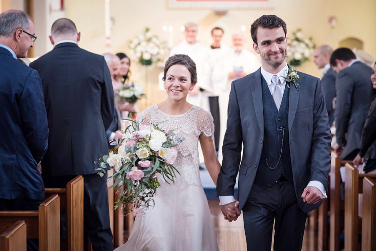 Stylish Floral Barn Wedding http://www.sarareeve.com/